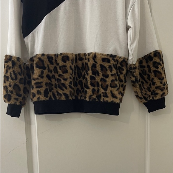 Speechless Black and White Sweater with Leopard Print - Picture 5 of 6
